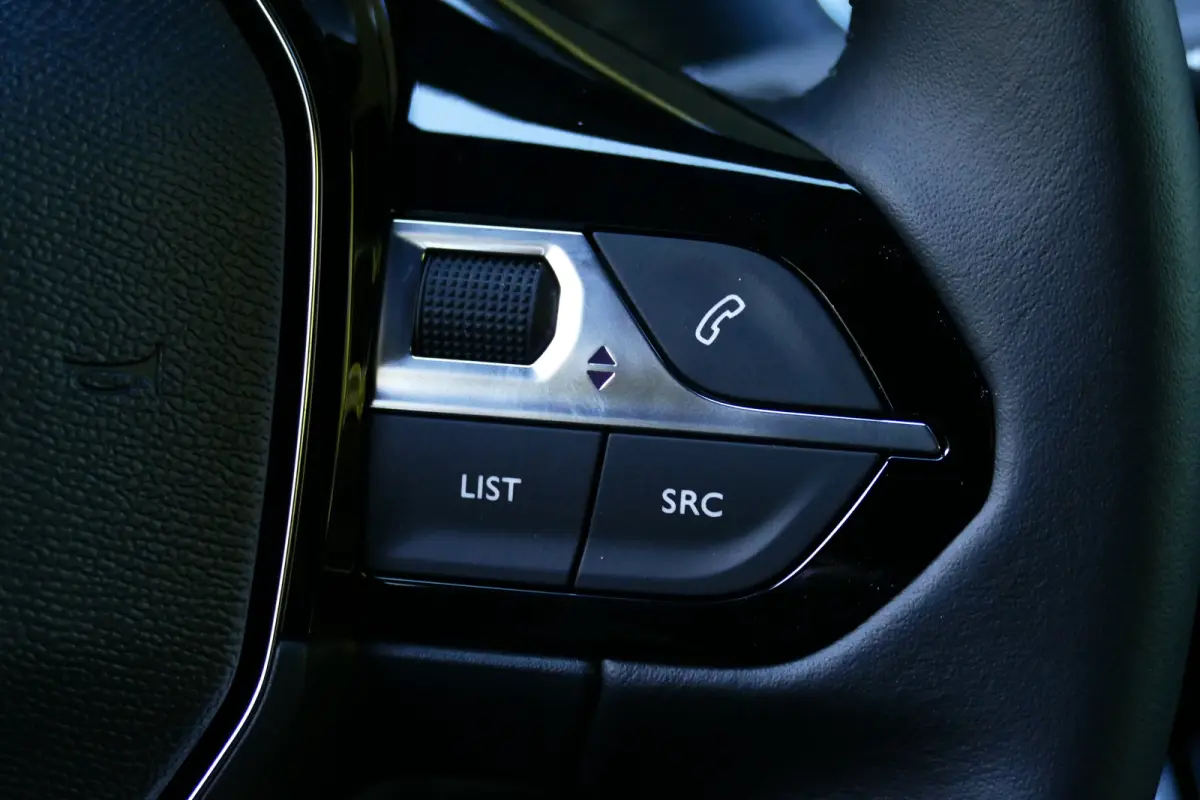 Allure | Active Safety Brake met camera en radar (automatisch noodremsysteem) met Distance Alert (waarschuwing dreigende aanrijding) | Advanced Active Safety Brake met camera en radar | Clim