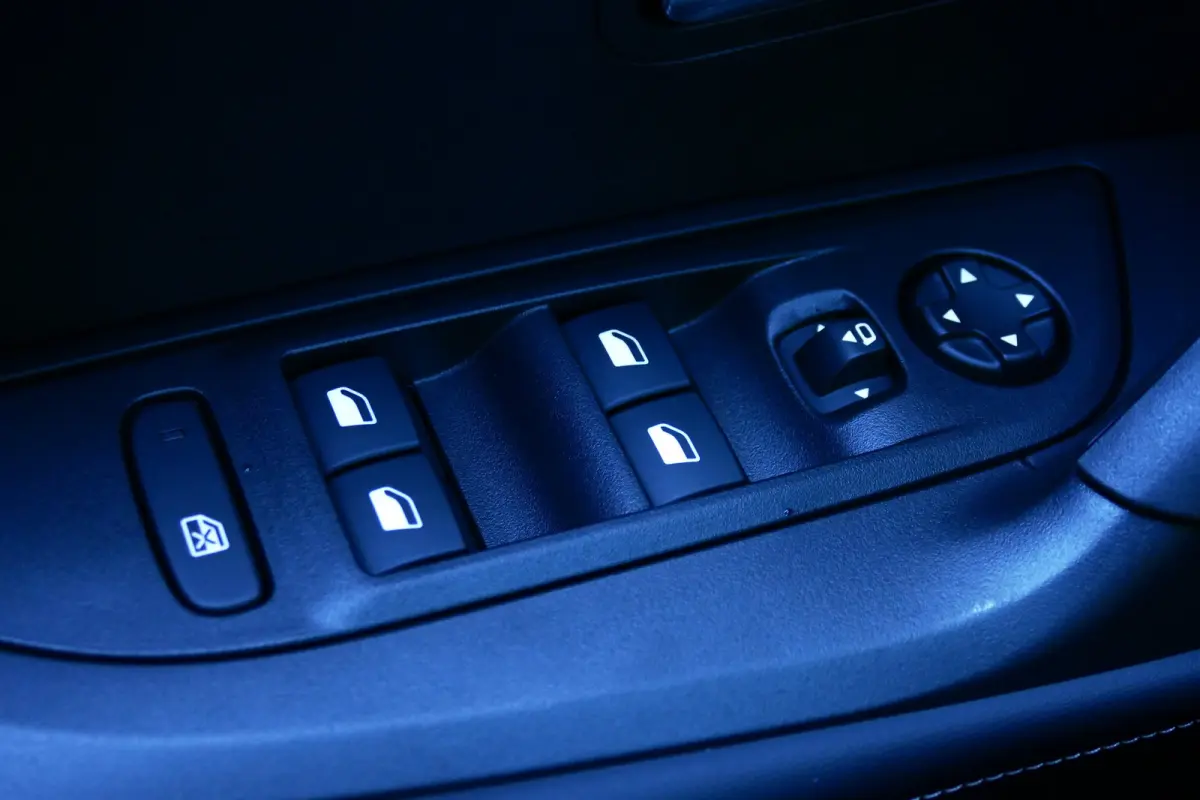 Allure | Active Safety Brake met camera en radar (automatisch noodremsysteem) met Distance Alert (waarschuwing dreigende aanrijding) | Advanced Active Safety Brake met camera en radar | Clim