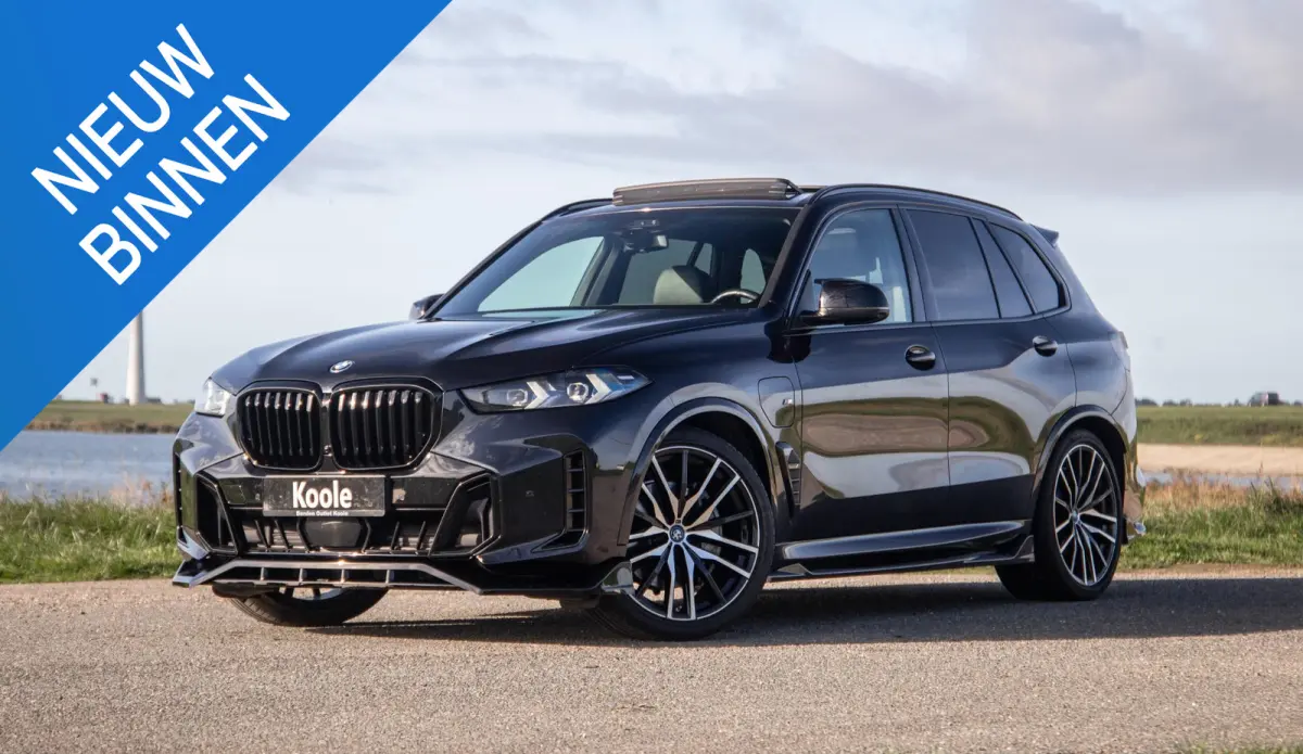 xDrive50e Launch Edition M PAKKET / SKYLOUNCH / TREKHAAK / MAXTON / PANO / HEAD UP / BEKERKOELING / STOEVERWAMRING / DEALER ONDERHOUDEN