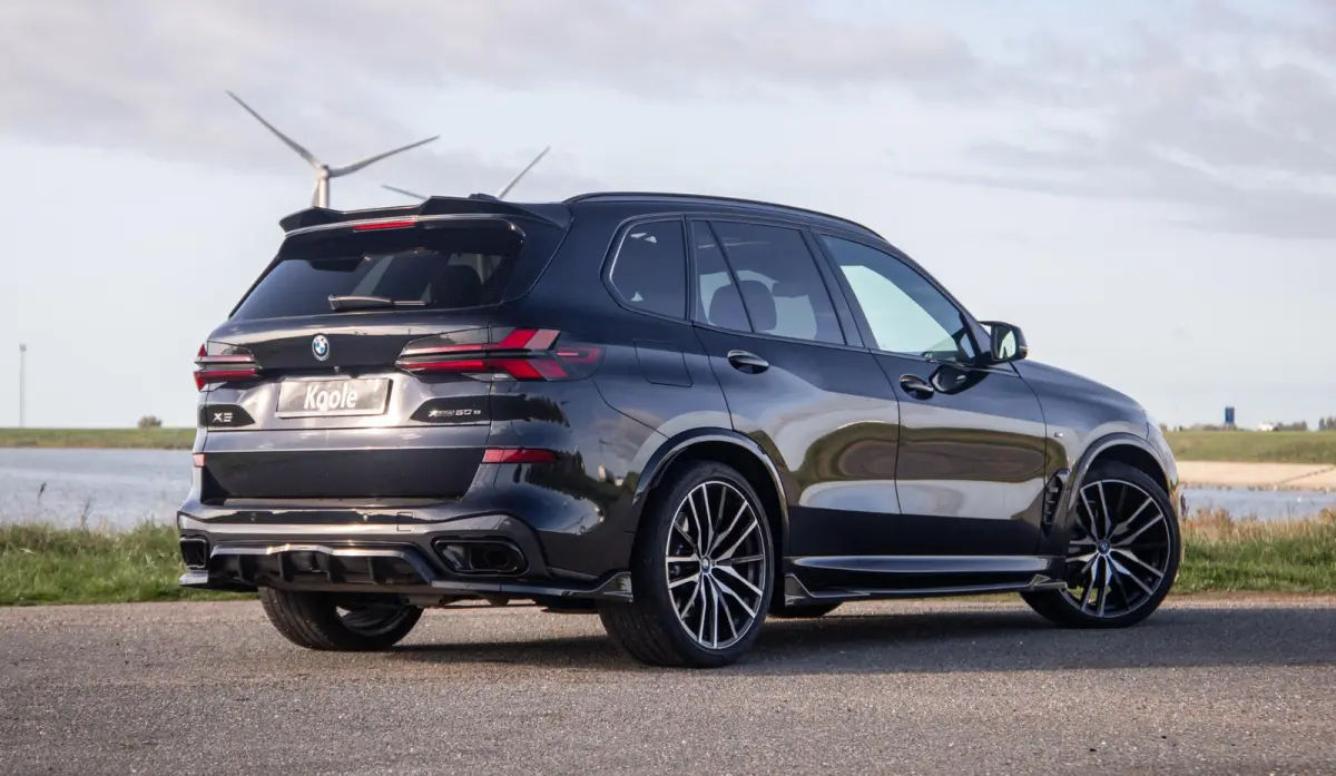 xDrive50e Launch Edition M PAKKET / SKYLOUNCH / TREKHAAK / MAXTON / PANO / HEAD UP / BEKERKOELING / STOEVERWAMRING / DEALER ONDERHOUDEN