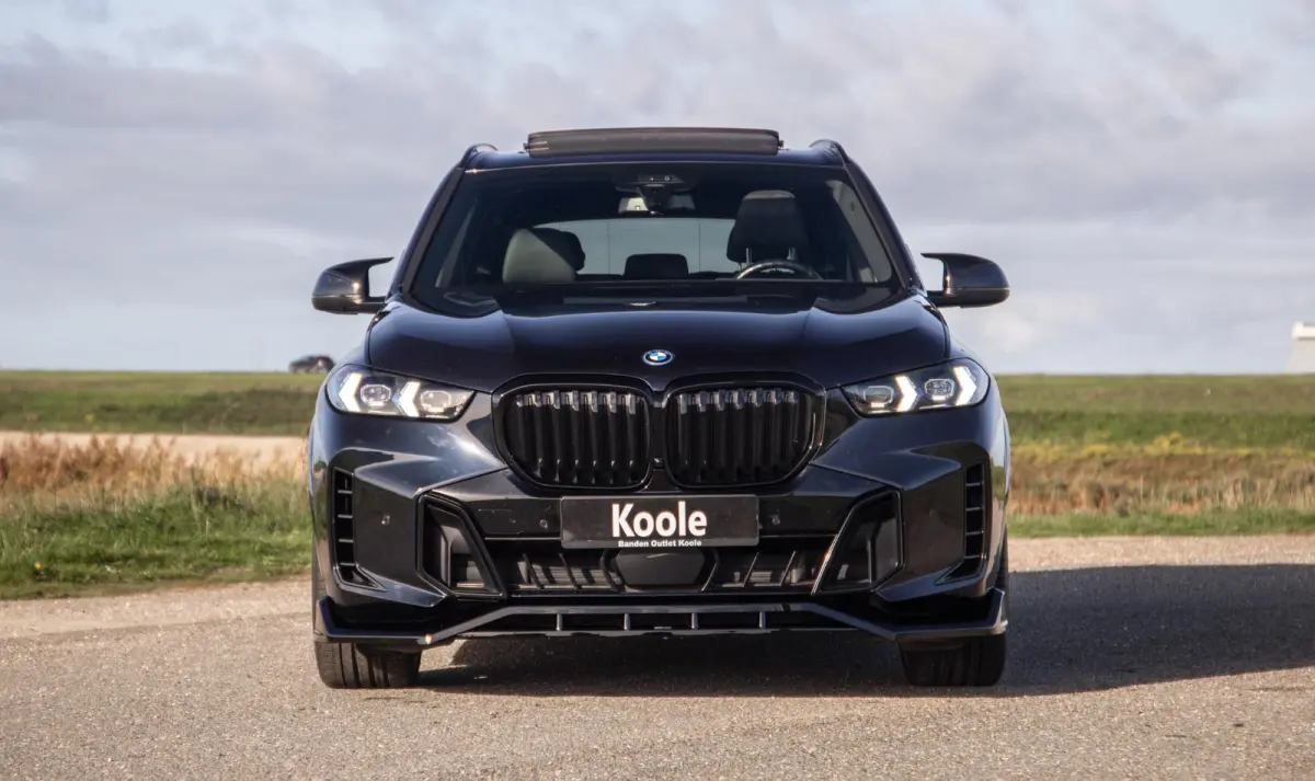 xDrive50e Launch Edition M PAKKET / SKYLOUNCH / TREKHAAK / MAXTON / PANO / HEAD UP / BEKERKOELING / STOEVERWAMRING / DEALER ONDERHOUDEN