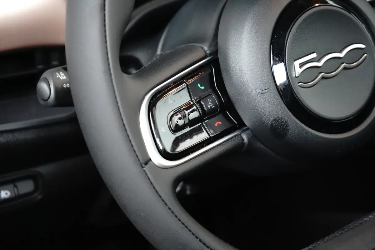 Icon 42KWH l Uniek!! Slecht 82km! l Apple Car Play/Android l Climate Control l Cr Control l Camera l Sensoren l 16" Lm Velgen l