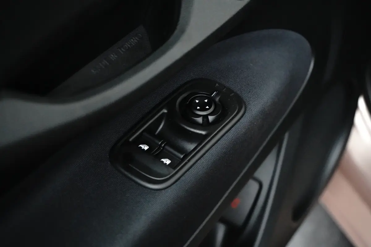 Icon 42KWH l Uniek!! Slecht 82km! l Apple Car Play/Android l Climate Control l Cr Control l Camera l Sensoren l 16" Lm Velgen l