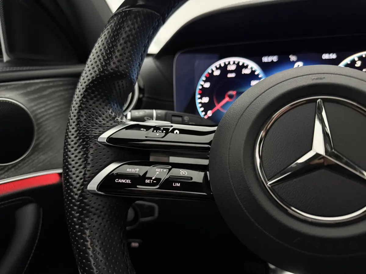 300 e Business Solution AMG | Pano | Sfeer | Camera | Sfeer | Carplay | LED | Clima | Cruise