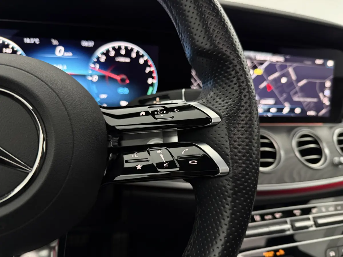 300 e Business Solution AMG | Pano | Sfeer | Camera | Sfeer | Carplay | LED | Clima | Cruise