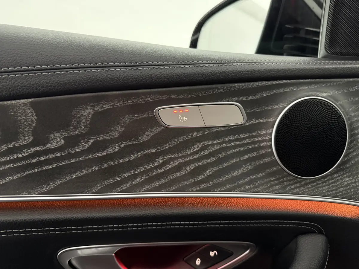 300 e Business Solution AMG | Pano | Sfeer | Camera | Sfeer | Carplay | LED | Clima | Cruise