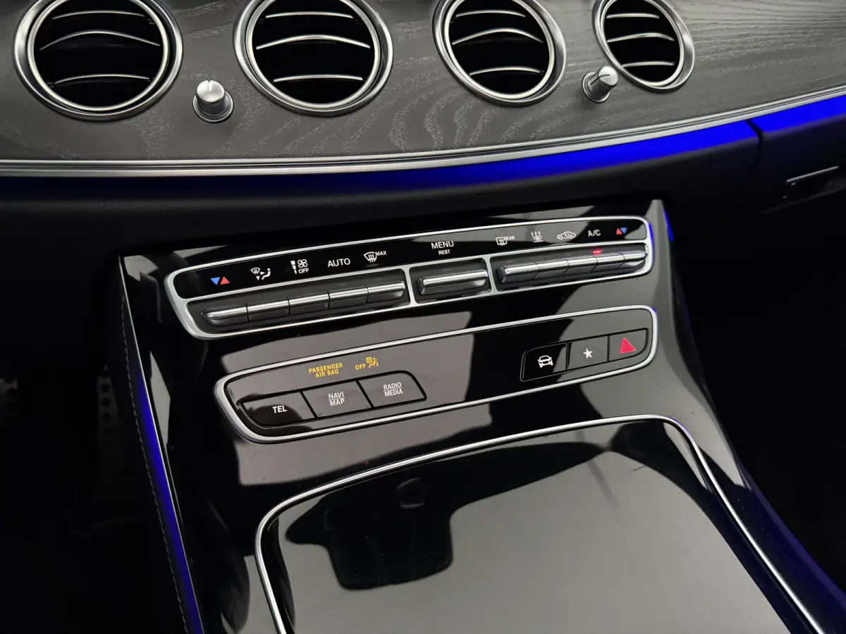 300 e Business Solution AMG | Pano | Sfeer | Camera | Sfeer | Carplay | LED | Clima | Cruise