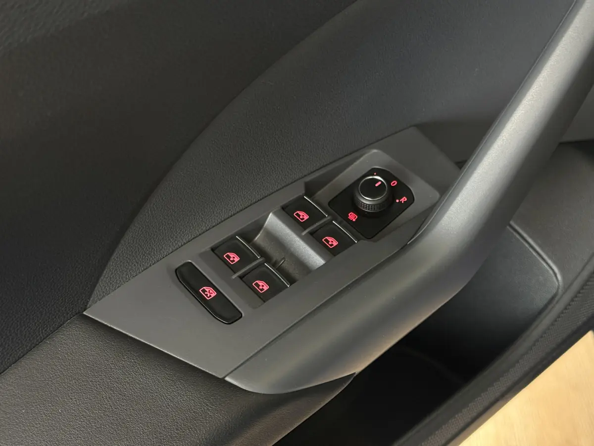 1.0 TSI 115pk DSG Style | Navi | Carplay | 17"| Camera | Led Koplampen | Stoelverwarming | 100% Volkswagen Onderhouden!