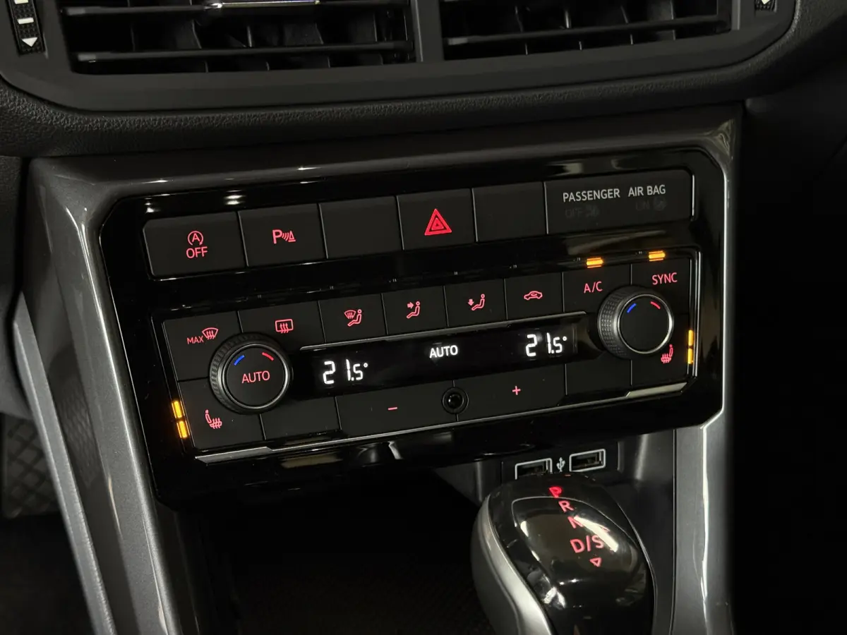 1.0 TSI 115pk DSG Style | Navi | Carplay | 17"| Camera | Led Koplampen | Stoelverwarming | 100% Volkswagen Onderhouden!
