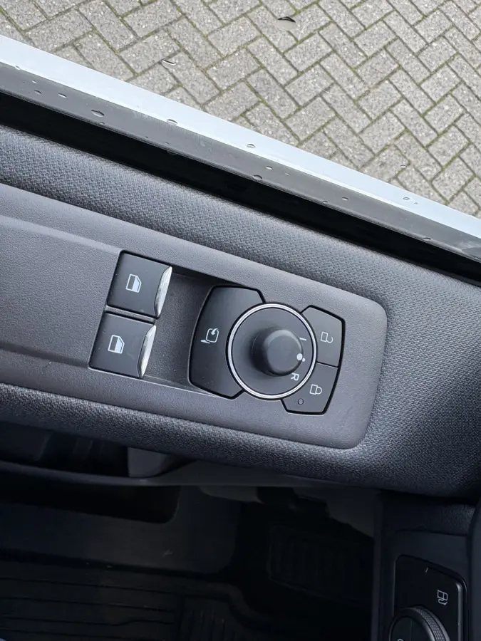 340 2.5 PHEV L2H1 Titanium X VIP Bus 8p. | Ex. BTW/Incl.BPM | FULL OPTIONS! | Panodak | Digitale binnenspiegel | etc. etc.