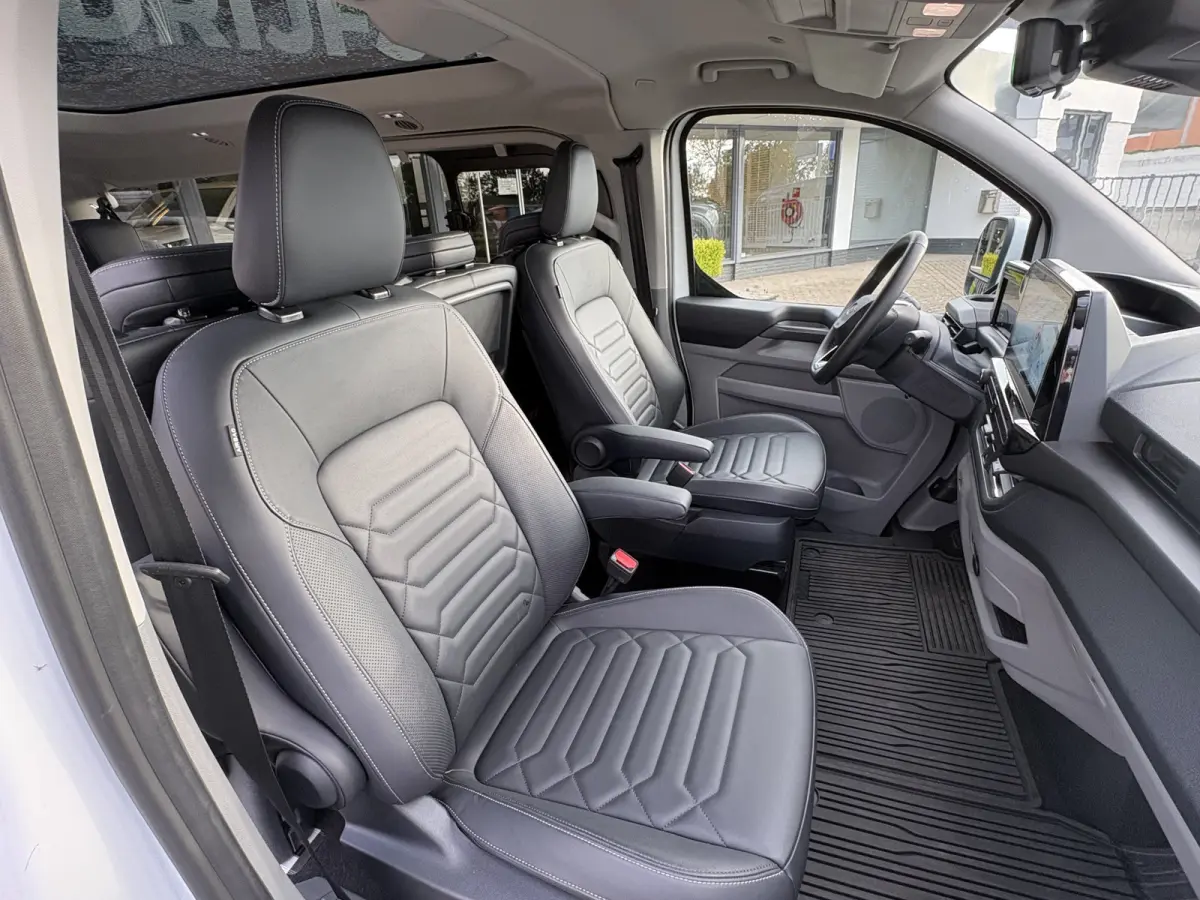 340 2.5 PHEV L2H1 Titanium X VIP Bus 8p. | Ex. BTW/Incl.BPM | FULL OPTIONS! | Panodak | Digitale binnenspiegel | etc. etc.