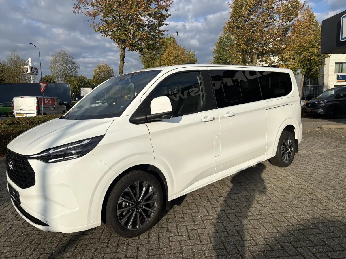 340 2.5 PHEV L2H1 Titanium X VIP Bus 8p. | Ex. BTW/Incl.BPM | FULL OPTIONS! | Panodak | Digitale binnenspiegel | etc. etc.