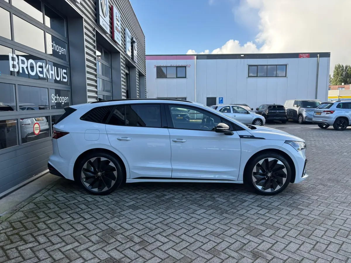 80 Sportline 204 pk | Wegklapbare Trekhaak | Achteruitrijcamera | Apple Carplay |