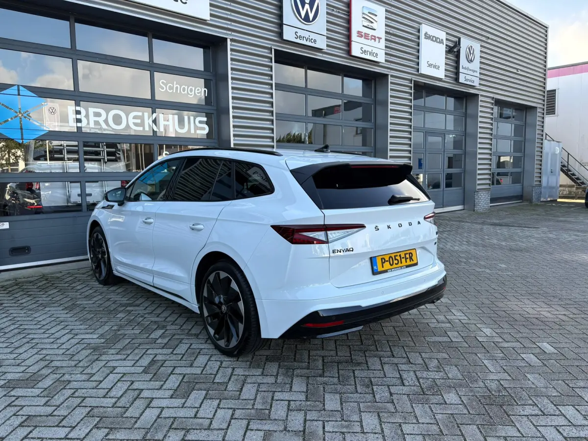 80 Sportline 204 pk | Wegklapbare Trekhaak | Achteruitrijcamera | Apple Carplay |