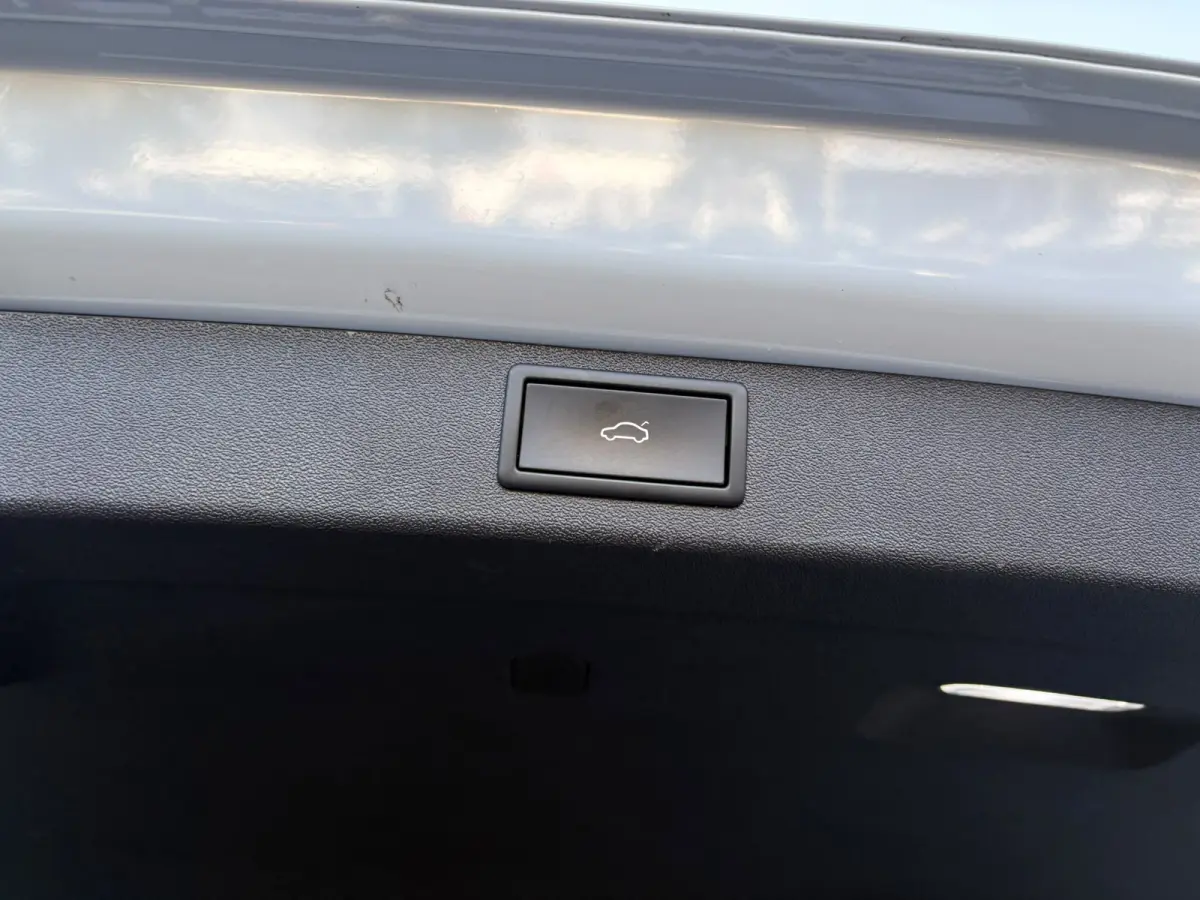 80 Sportline 204 pk | Wegklapbare Trekhaak | Achteruitrijcamera | Apple Carplay |