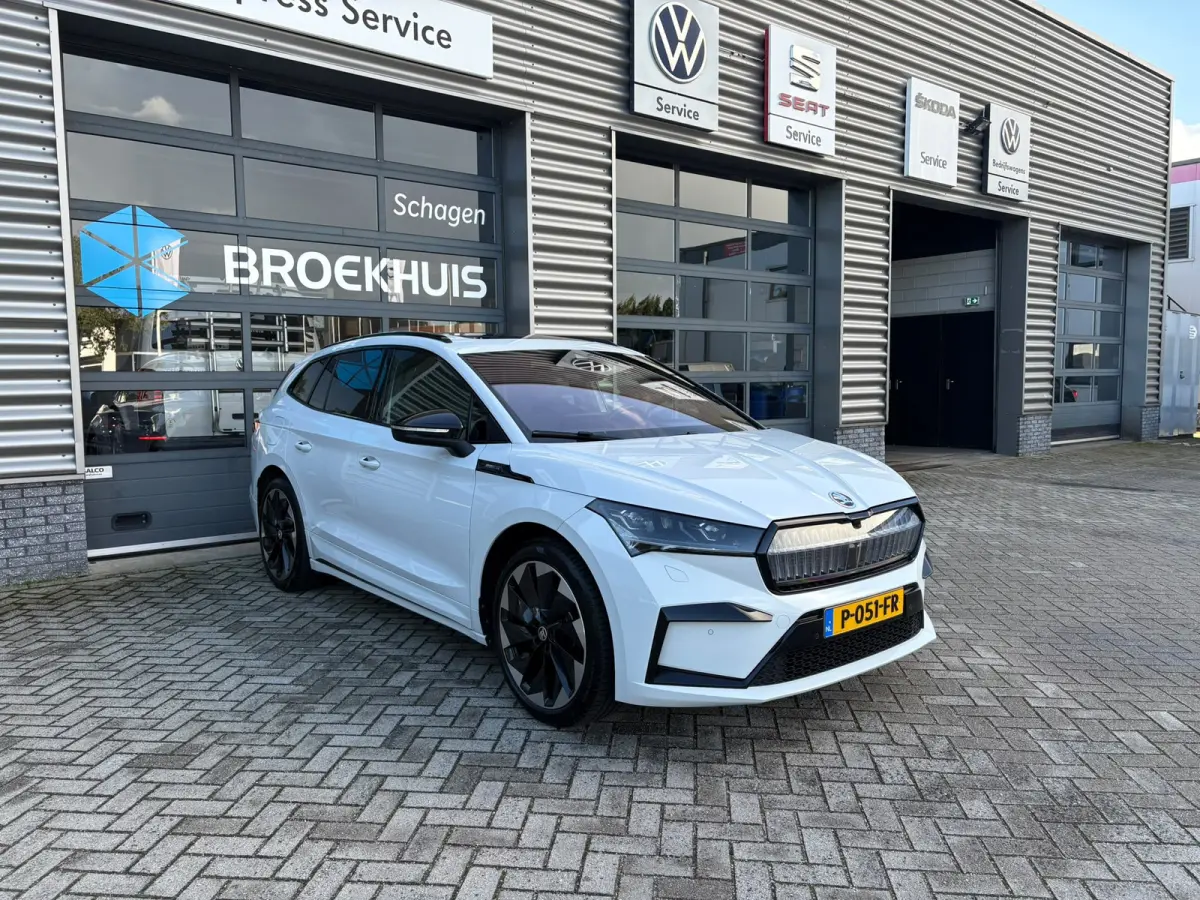 80 Sportline 204 pk | Wegklapbare Trekhaak | Achteruitrijcamera | Apple Carplay |