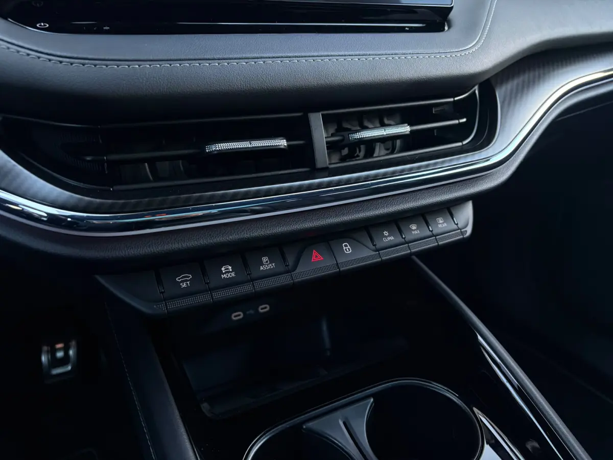80 Sportline 204 pk | Wegklapbare Trekhaak | Achteruitrijcamera | Apple Carplay |