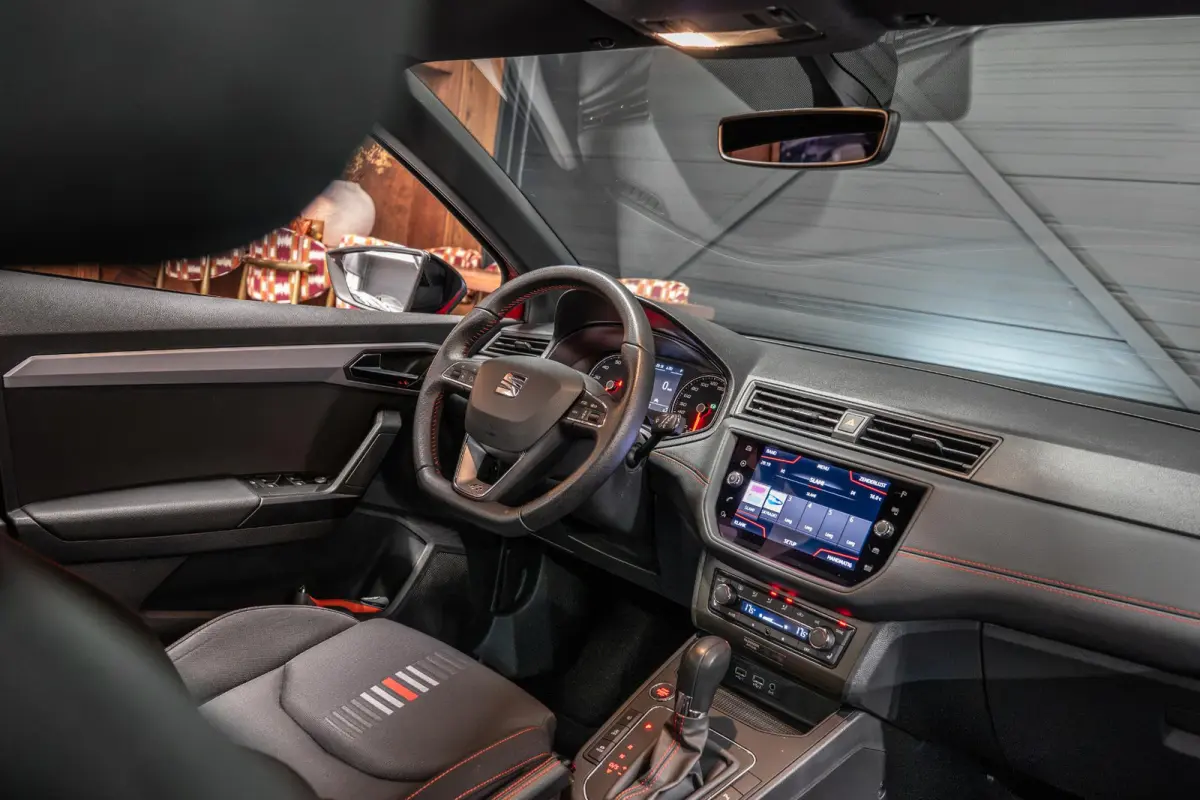 1.0 TSI FR Business Intense Keyless | Stoelverwarming