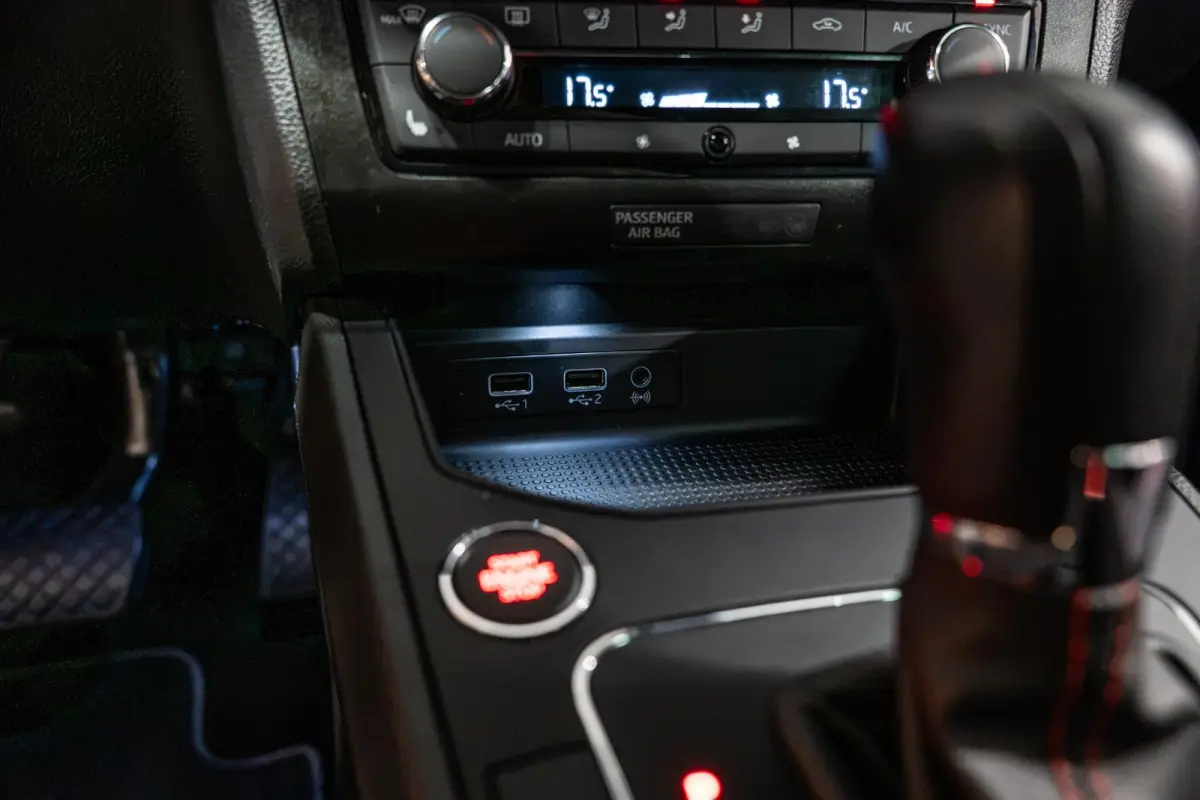 1.0 TSI FR Business Intense Keyless | Stoelverwarming