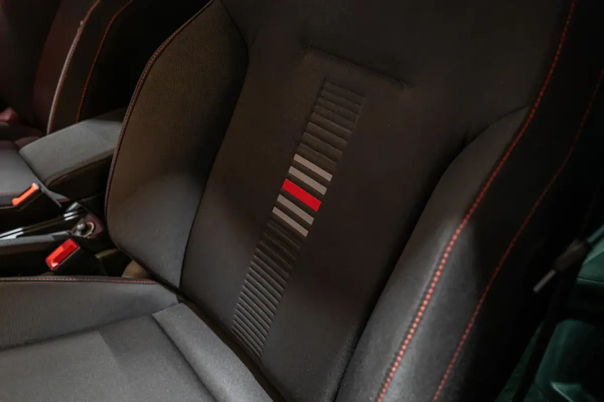 1.0 TSI FR Business Intense Keyless | Stoelverwarming