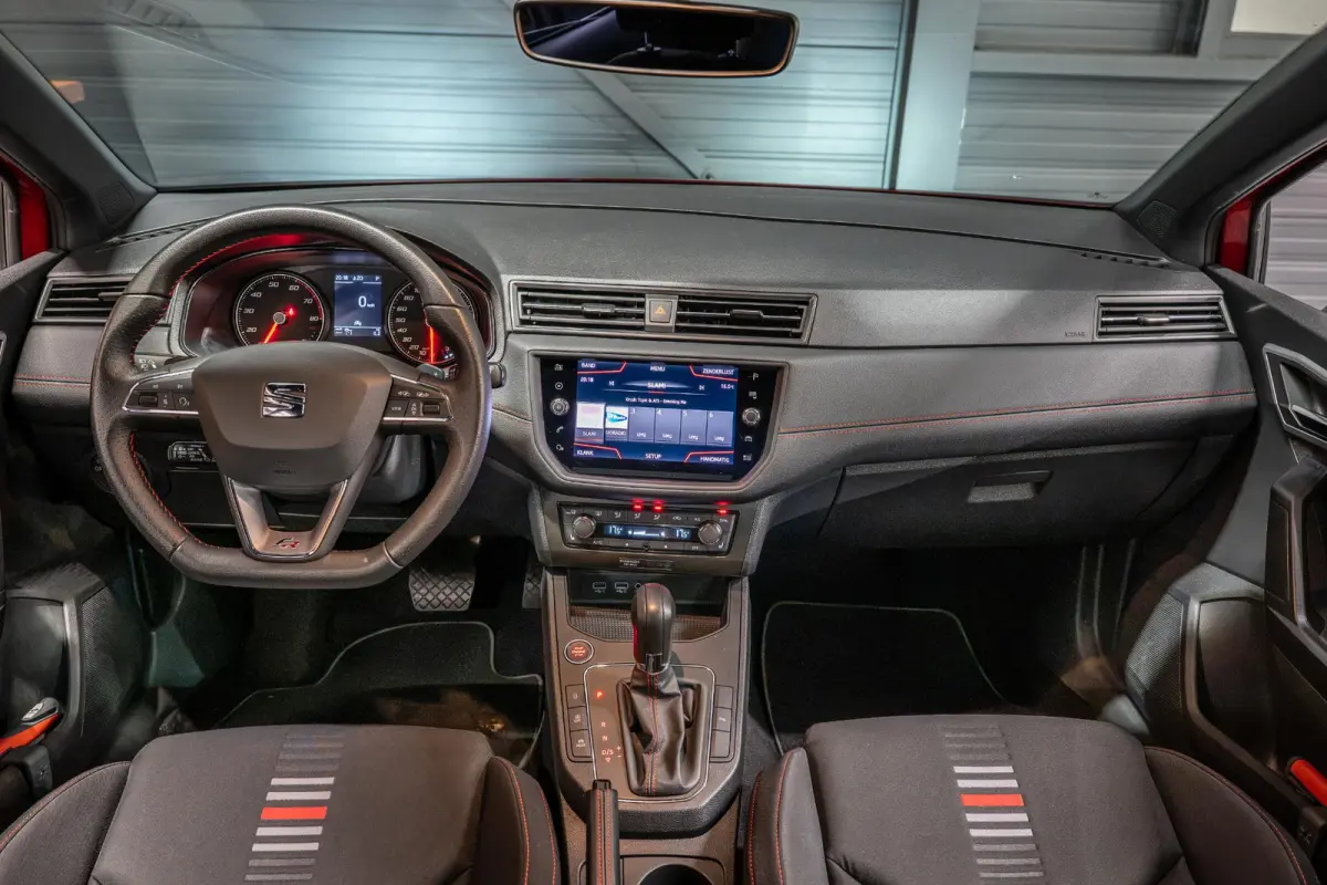 1.0 TSI FR Business Intense Keyless | Stoelverwarming