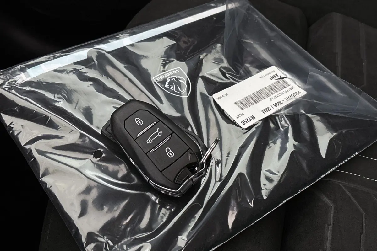 1.6 plug-in Hybrid 225 GT Panoramadak Stuur-Stoelverwarming 360 Camera