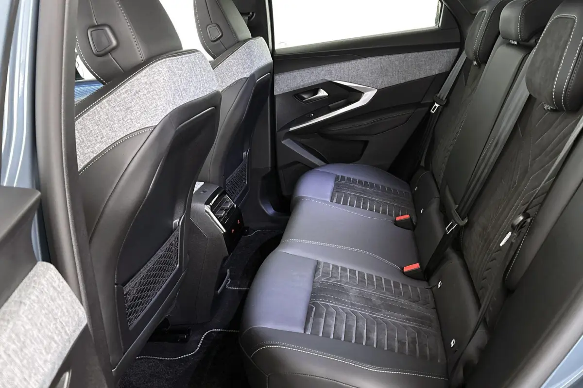 1.6 plug-in Hybrid 225 GT Panoramadak Stuur-Stoelverwarming 360 Camera