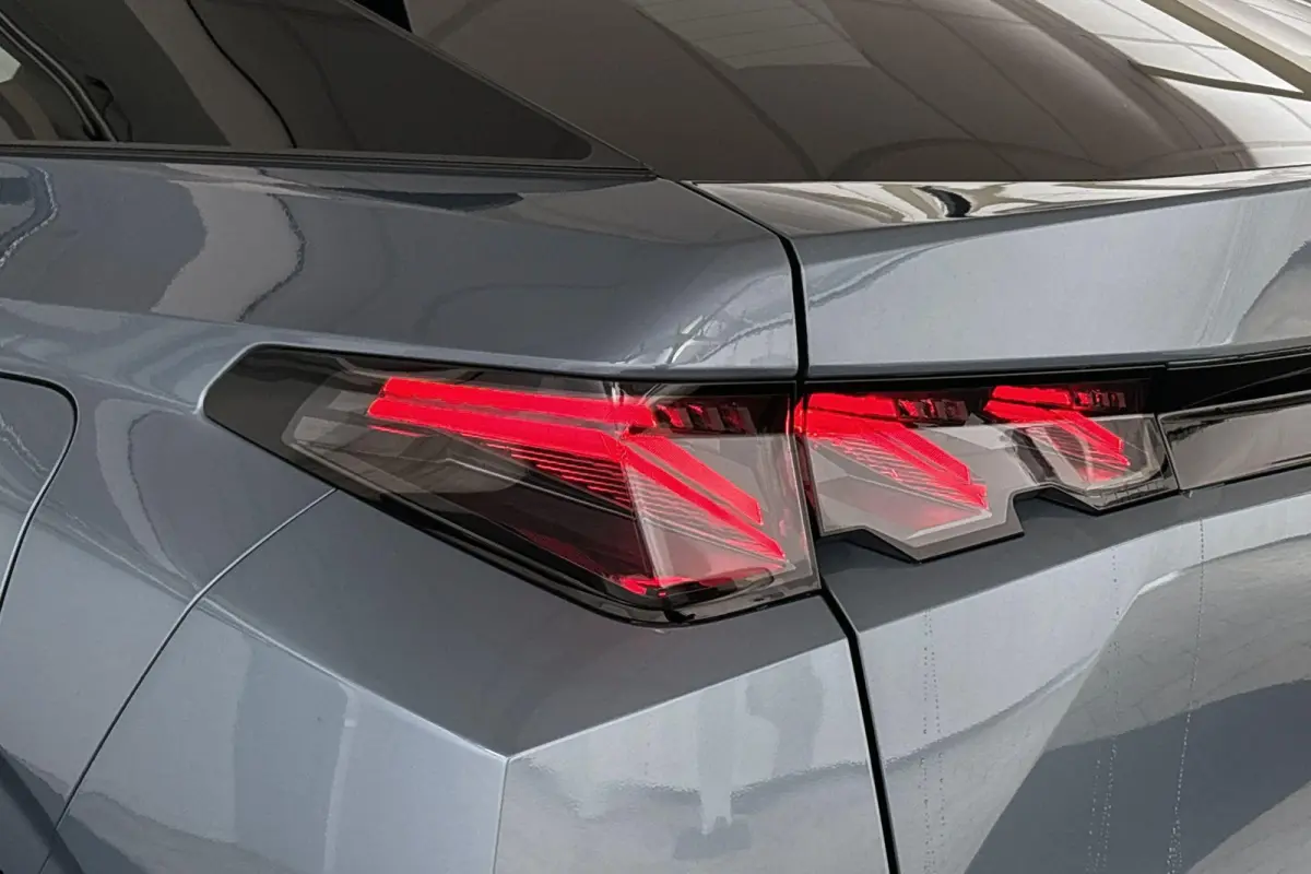 1.6 plug-in Hybrid 225 GT Panoramadak Stuur-Stoelverwarming 360 Camera