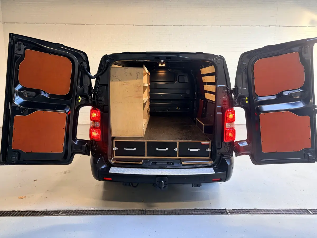 Automaat 2.0 CDTI 144pk euro6 L3H1 Edition, 3persoons, Airco, CruiseControl, Navigatie, Trekhaak, Rijklaarprijs