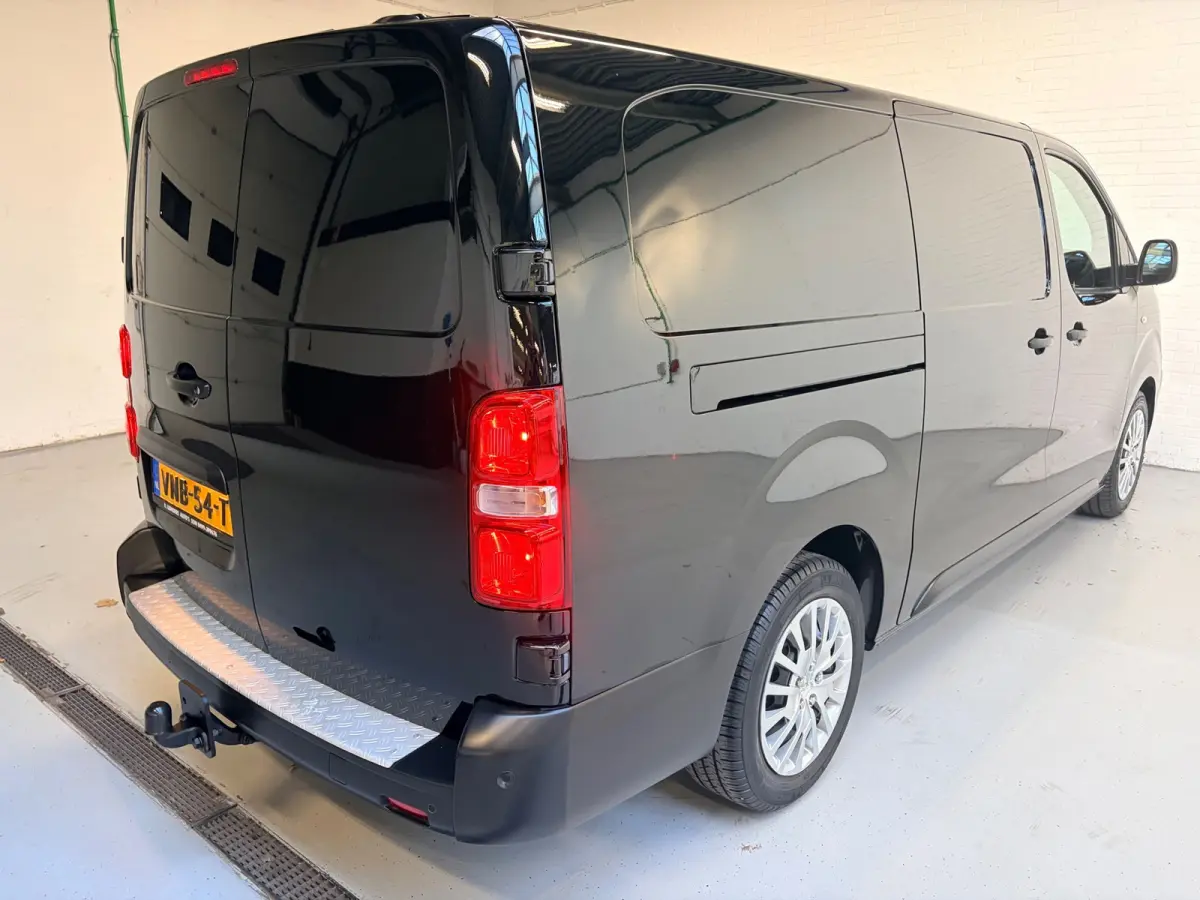 Automaat 2.0 CDTI 144pk euro6 L3H1 Edition, 3persoons, Airco, CruiseControl, Navigatie, Trekhaak, Rijklaarprijs