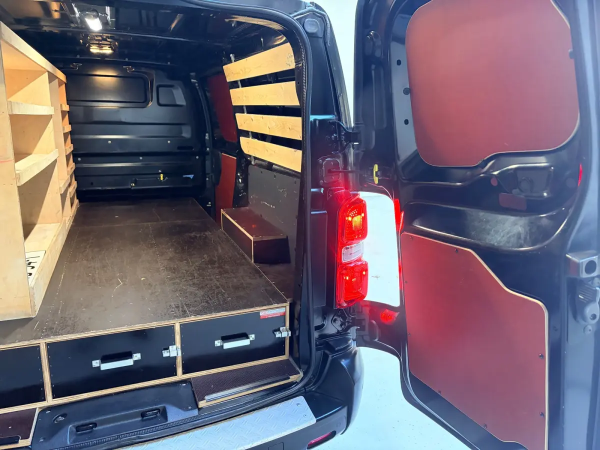 Automaat 2.0 CDTI 144pk euro6 L3H1 Edition, 3persoons, Airco, CruiseControl, Navigatie, Trekhaak, Rijklaarprijs