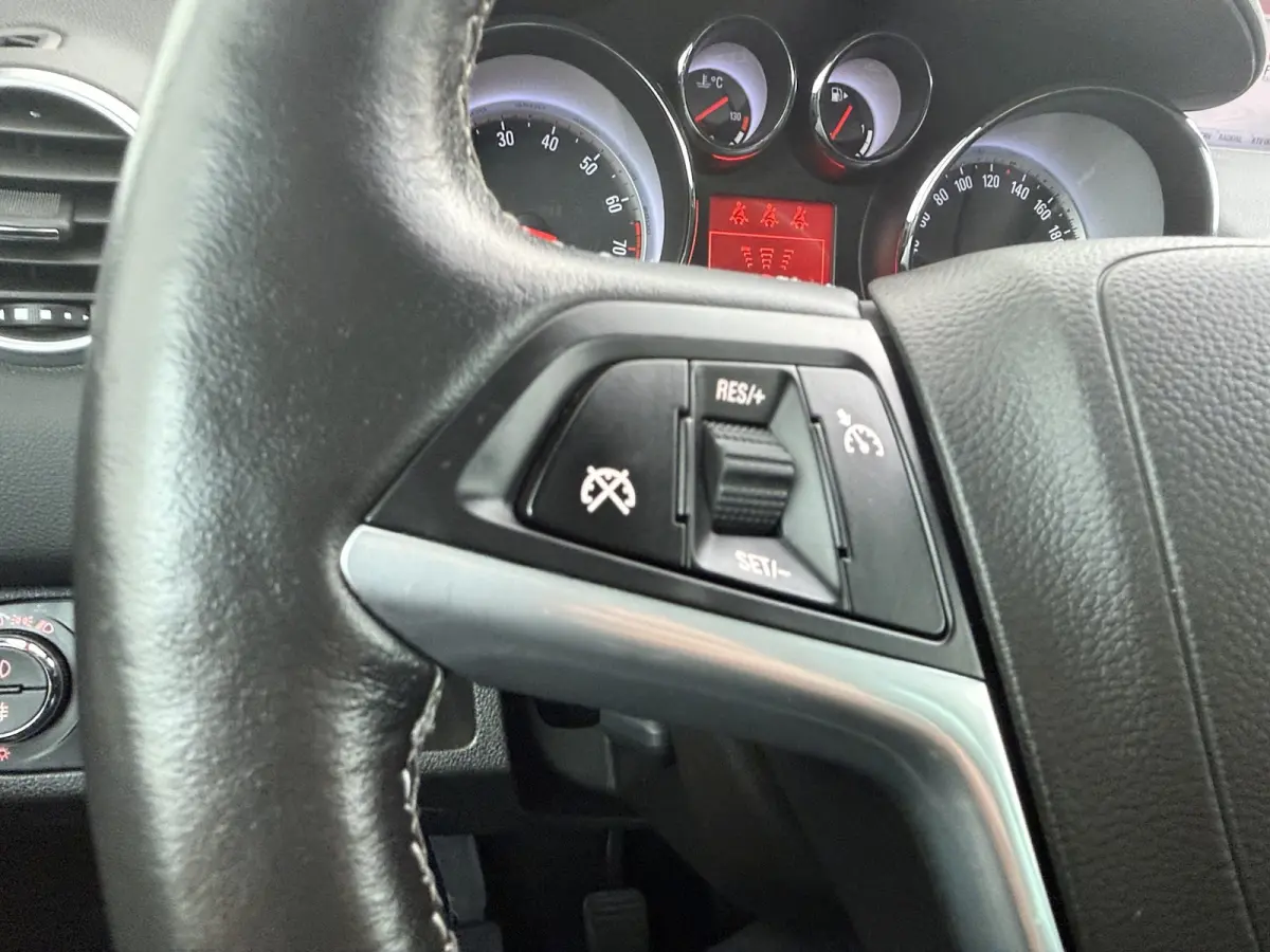 1.4 Turbo Blitz | Achteruitrijcamera | Airco (automatisch) | Cruise control