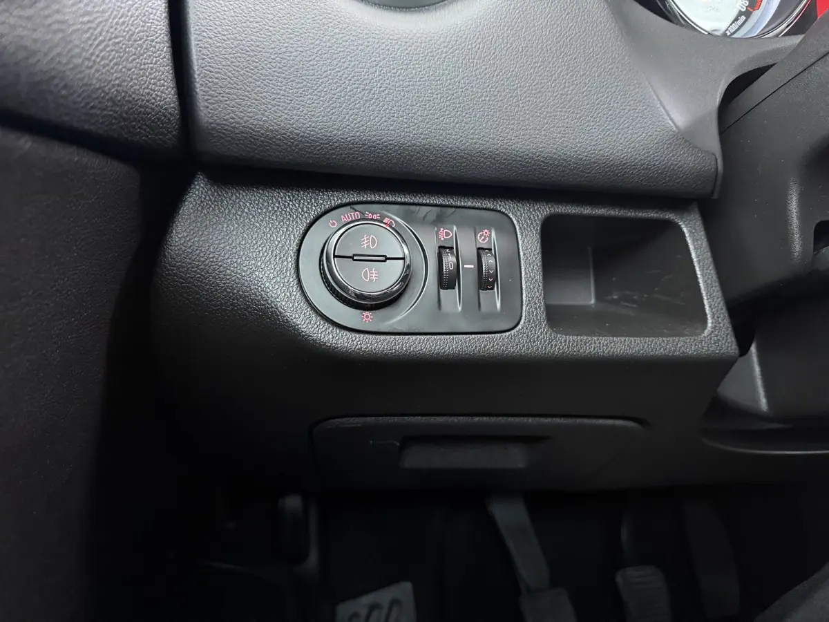 1.4 Turbo Blitz | Achteruitrijcamera | Airco (automatisch) | Cruise control
