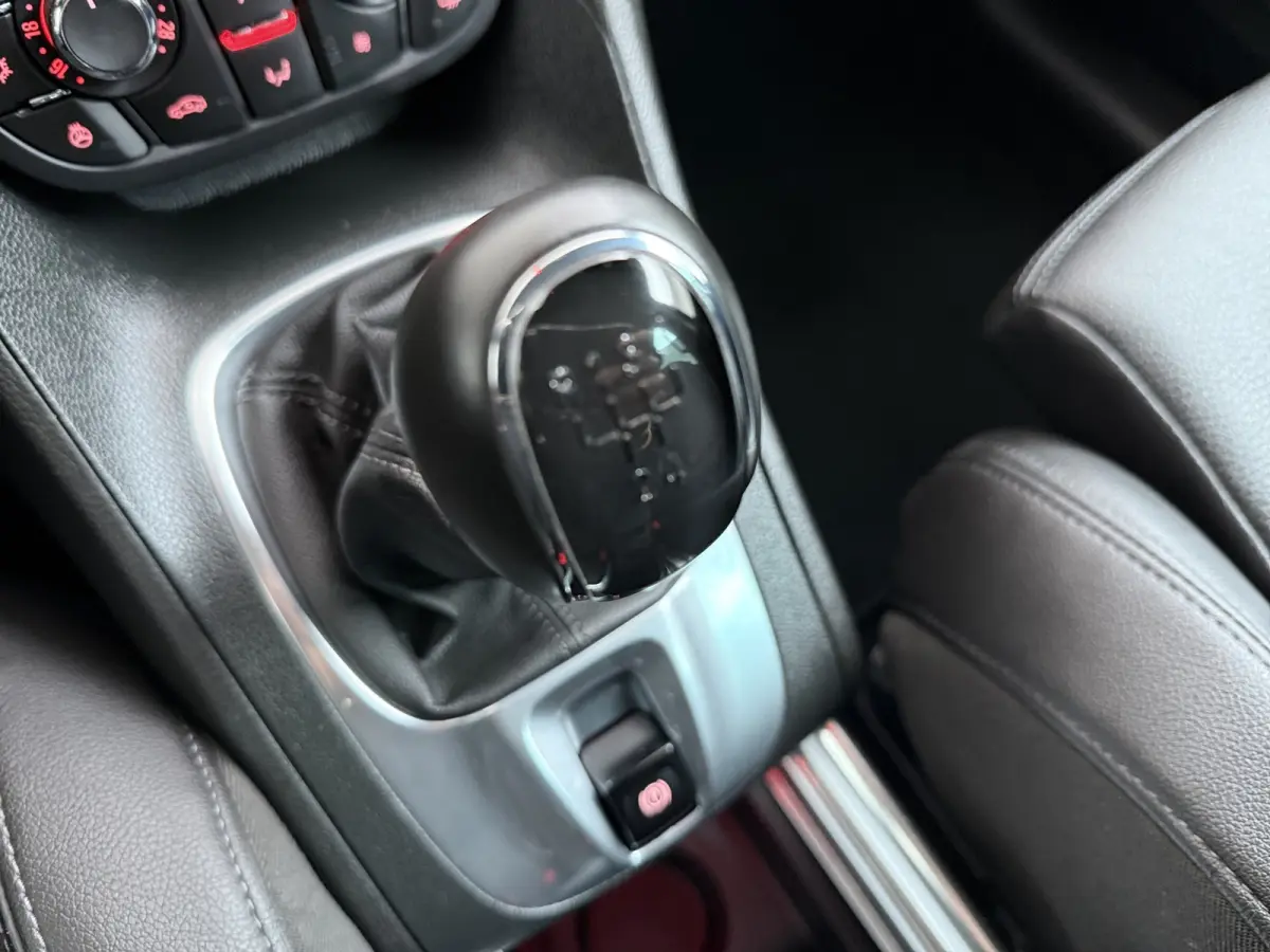 1.4 Turbo Blitz | Achteruitrijcamera | Airco (automatisch) | Cruise control