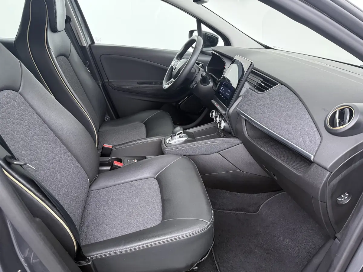 R135 Iconic 52 kWh | Koop accu | | Achteruitrijcamera | Apple Carplay/Android Auto|telefoonintegratie premium | Cruise control