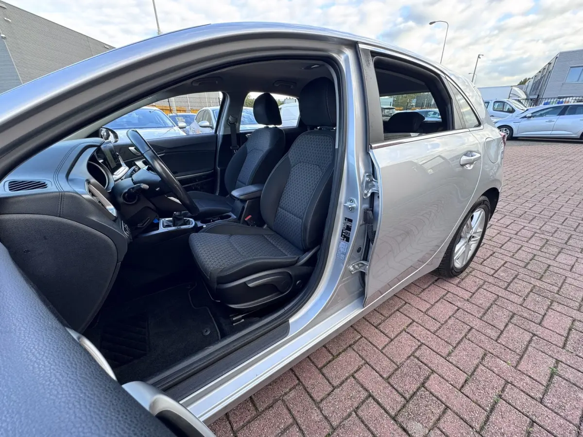 1.6 CRDi DynamicLine, Marge, Euro 6, Apple Carplay, Hatchback,
