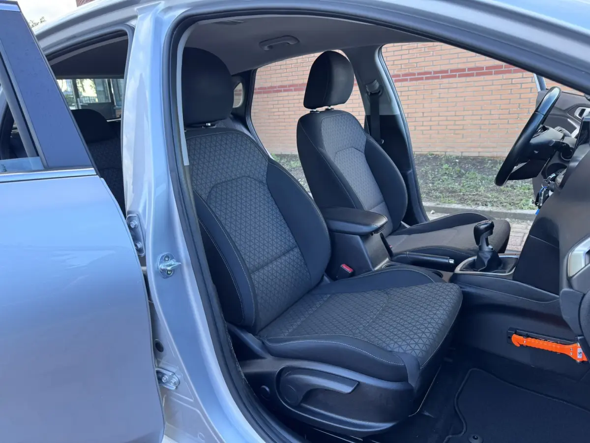 1.6 CRDi DynamicLine, Marge, Euro 6, Apple Carplay, Hatchback,