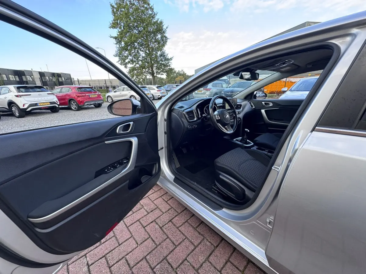 1.6 CRDi DynamicLine, Marge, Euro 6, Apple Carplay, Hatchback,