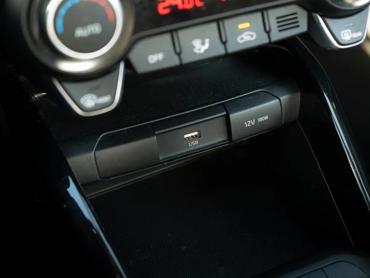 1.0 T-GDi MHEV DynamicLine | Apple carplay / android auto | Airco | Achteruitrijcamera |