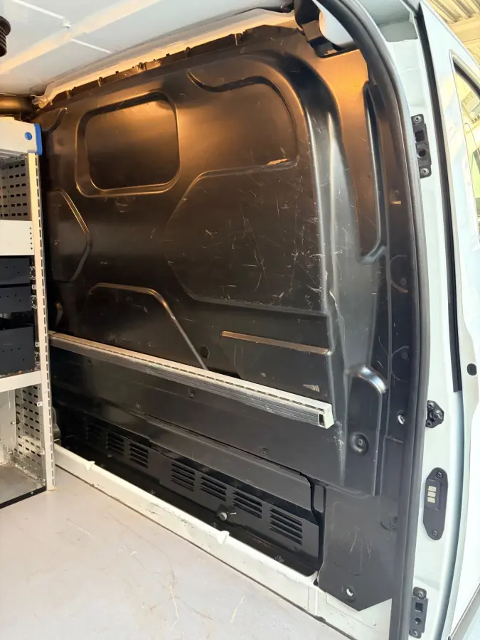 Servicewagen 320 2.0 TDCI euro6 L2H1 Trend 3Persoons, 2xSchuifdeur, Sortimo, Trekhaak, RIJKLAARPRIJS!