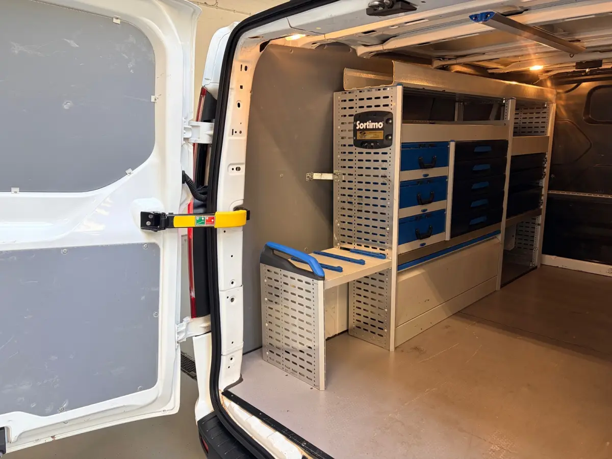 Servicewagen 320 2.0 TDCI euro6 L2H1 Trend 3Persoons, 2xSchuifdeur, Sortimo, Trekhaak, RIJKLAARPRIJS!