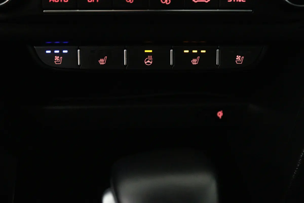 1.4 T-GDi GT-PlusLine (PANORAMADAK, STOELVERWARMING, STOELKOELING, CAMERA)