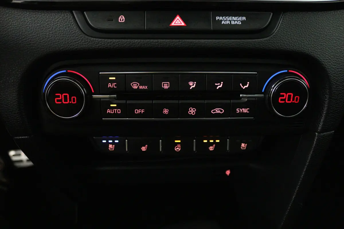 1.4 T-GDi GT-PlusLine (PANORAMADAK, STOELVERWARMING, STOELKOELING, CAMERA)
