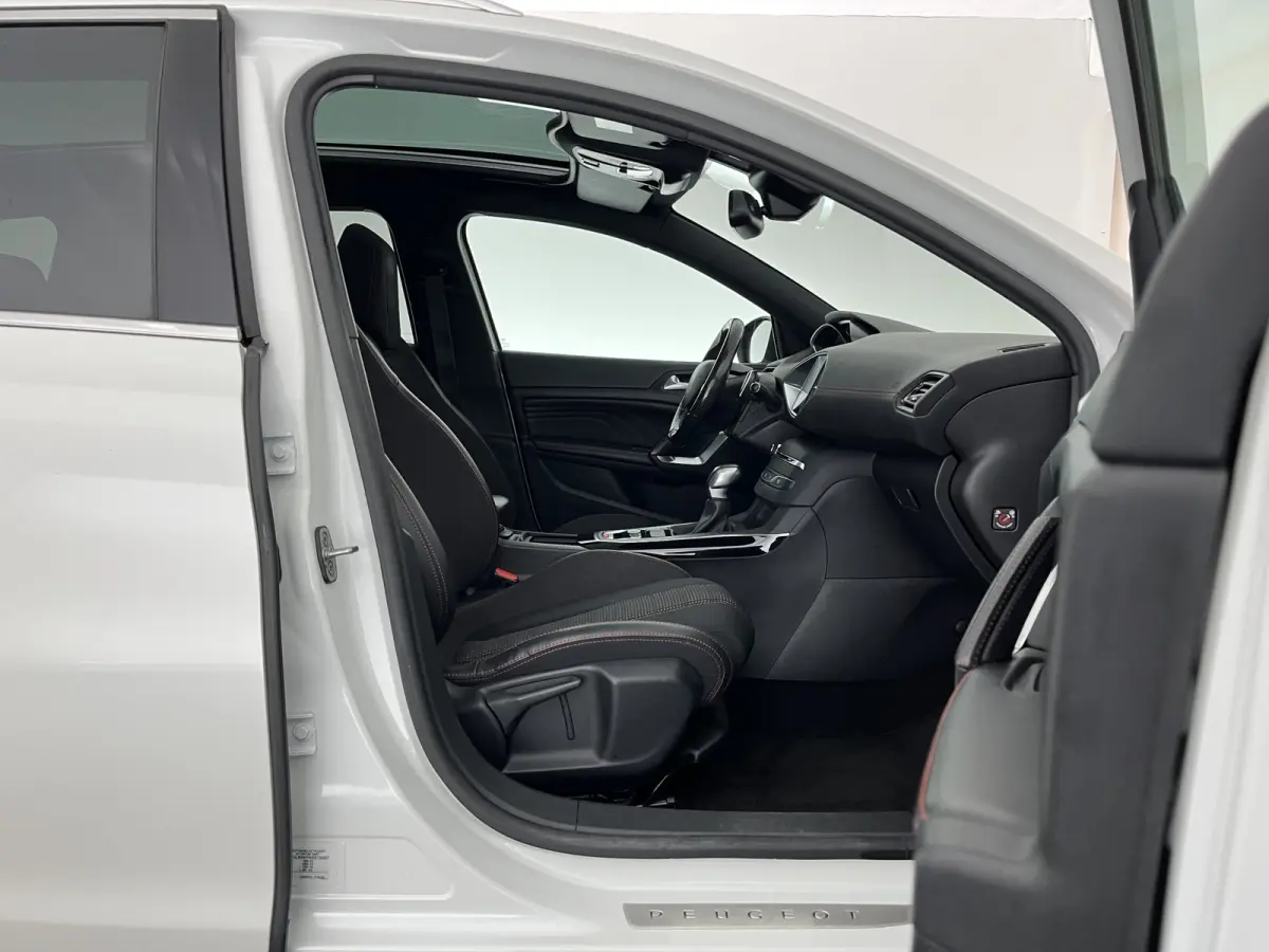 1.2 PureTech GT-line Aut. *PANO | LEATHER-MICROFIBRE | FULL-LED | DENON-AUDIO | BLIND-SPOT | SPORT-SEATS | NAVI-FULLMAP | KEYLESS | DAB | SHIFT-PADDLES | LANE-ASSIST | CAMERA | ECC | CARPLAY
