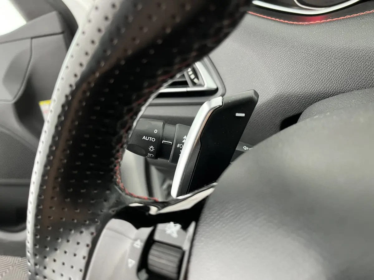 1.2 PureTech GT-line Aut. *PANO | LEATHER-MICROFIBRE | FULL-LED | DENON-AUDIO | BLIND-SPOT | SPORT-SEATS | NAVI-FULLMAP | KEYLESS | DAB | SHIFT-PADDLES | LANE-ASSIST | CAMERA | ECC | CARPLAY