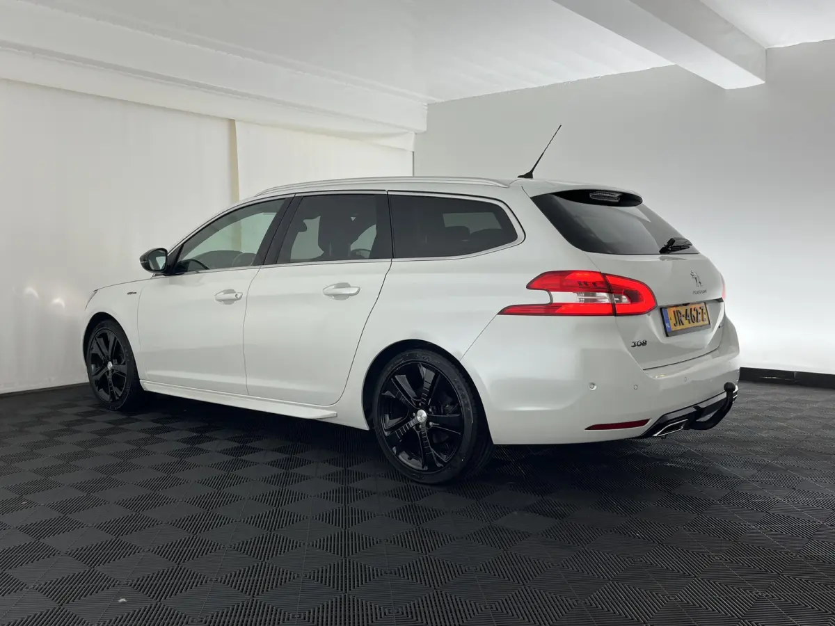 1.2 PureTech GT-line Aut. *PANO | LEATHER-MICROFIBRE | FULL-LED | DENON-AUDIO | BLIND-SPOT | SPORT-SEATS | NAVI-FULLMAP | KEYLESS | DAB | SHIFT-PADDLES | LANE-ASSIST | CAMERA | ECC | CARPLAY