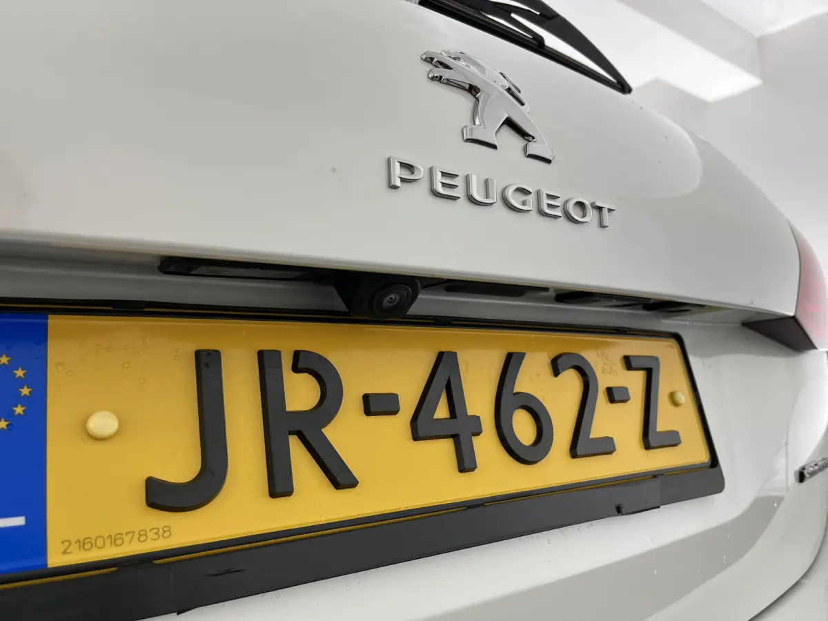 1.2 PureTech GT-line Aut. *PANO | LEATHER-MICROFIBRE | FULL-LED | DENON-AUDIO | BLIND-SPOT | SPORT-SEATS | NAVI-FULLMAP | KEYLESS | DAB | SHIFT-PADDLES | LANE-ASSIST | CAMERA | ECC | CARPLAY