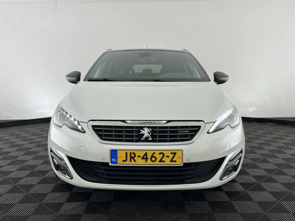 1.2 PureTech GT-line Aut. *PANO | LEATHER-MICROFIBRE | FULL-LED | DENON-AUDIO | BLIND-SPOT | SPORT-SEATS | NAVI-FULLMAP | KEYLESS | DAB | SHIFT-PADDLES | LANE-ASSIST | CAMERA | ECC | CARPLAY