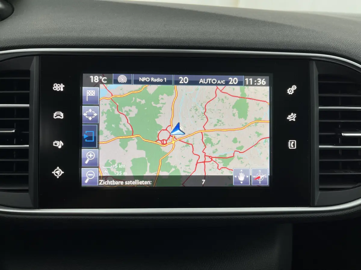 1.2 PureTech GT-line Aut. *PANO | LEATHER-MICROFIBRE | FULL-LED | DENON-AUDIO | BLIND-SPOT | SPORT-SEATS | NAVI-FULLMAP | KEYLESS | DAB | SHIFT-PADDLES | LANE-ASSIST | CAMERA | ECC | CARPLAY