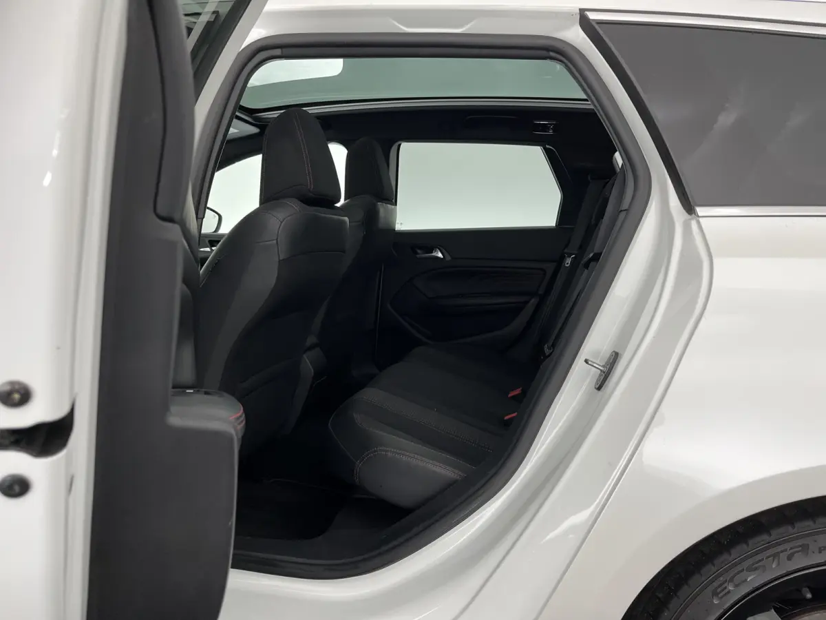 1.2 PureTech GT-line Aut. *PANO | LEATHER-MICROFIBRE | FULL-LED | DENON-AUDIO | BLIND-SPOT | SPORT-SEATS | NAVI-FULLMAP | KEYLESS | DAB | SHIFT-PADDLES | LANE-ASSIST | CAMERA | ECC | CARPLAY